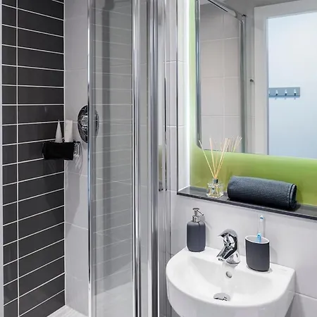 Zeni Ensuite, In The Vibrant Docklands Värdshus